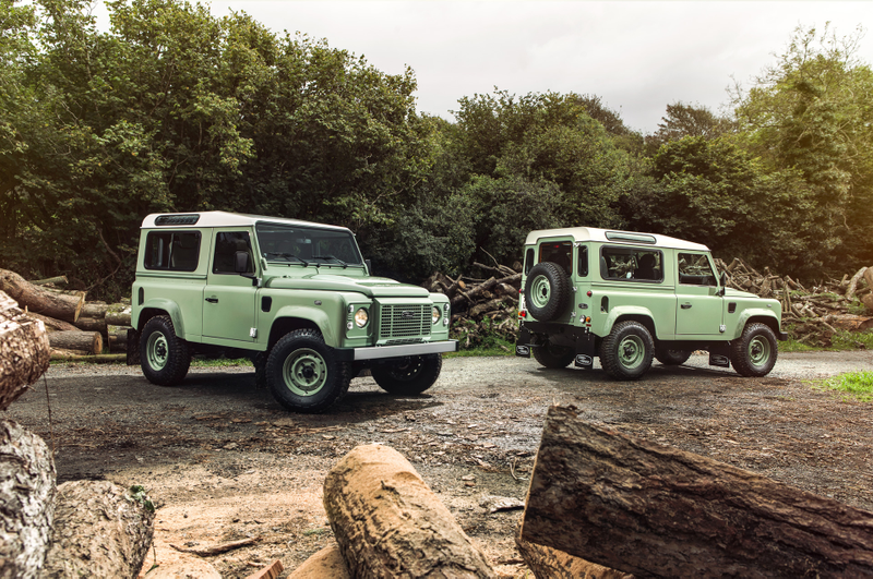 Illustration for article titled A Gigantic Sand Drawing Is How Land Rover Said Farewell To The Defender